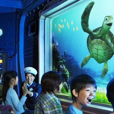 ウミガメのクラッシュと愉快なトーク