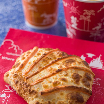 シーフードクリームのカルツォーネ