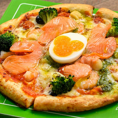 シーフードピッツァ（エッグ＆サーモントラウト）