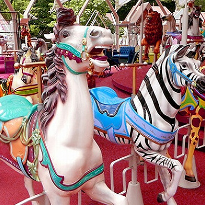 西武園ゆうえんちのアトラクション「メリーゴーランド」
