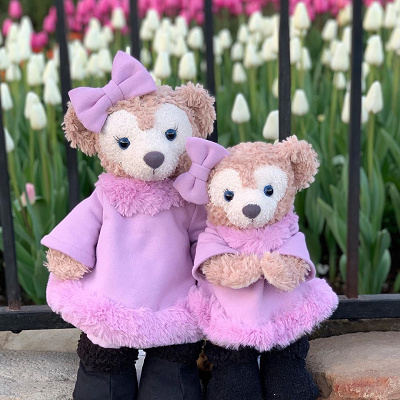 ピンクのコスチューム姿のシェリーメイ