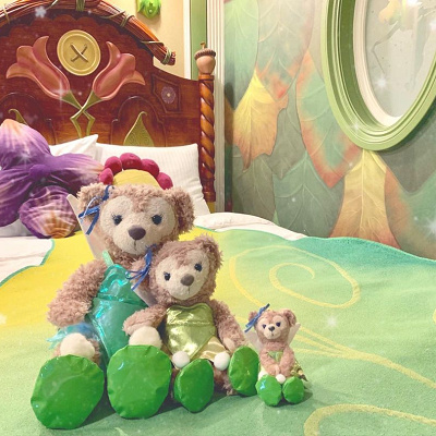 ティンカーベルのコスチューム姿のシェリーメイ