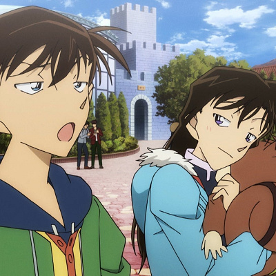 トロピカルランドを楽しむ新一と蘭