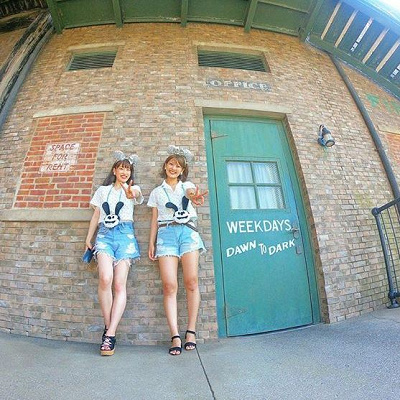 ショートデニム×シルバーカチューシャ