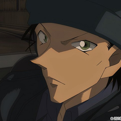 車を運転する赤井秀一（公式サイト）