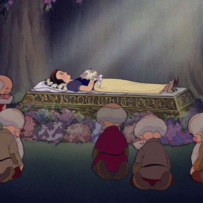 眠りについてしまった白雪姫