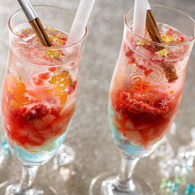 スーベニアグラス（洋梨、ミックスベリー、ライムゼリー、ソーダ、シナモンスティック）