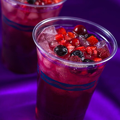 スパークリングカクテル（ブルーベリーリキュール＆グレープドリンク）