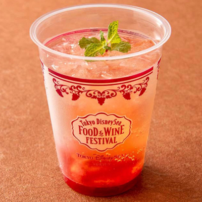 スパークリングカクテル（シェリー、ストロベリー、エルダーフラワーシロップ）