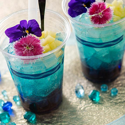 スパークリングカクテル（ワイン＆ブルーベリーゼリー）