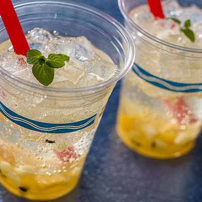 スパークリングカクテル（ワイン＆トロピカルフルーツ）