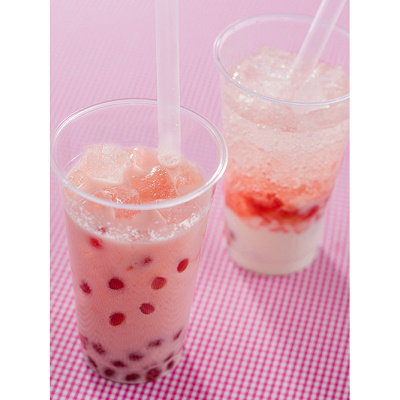 スパークリングタピオカドリンク （ストロベリーヨーグルト）