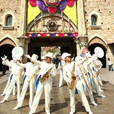 シーのアトモスフィアといえば、これ。季節によって変わる衣装が素敵なマリタイムバンド