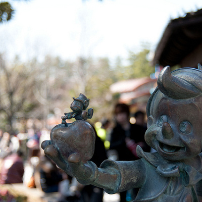 ピノキオの銅像