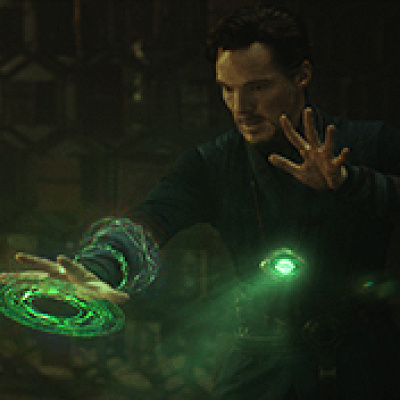 アガモットの眼を身につけるストレンジ