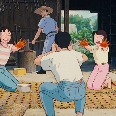 紅花で染め物をするタエ子