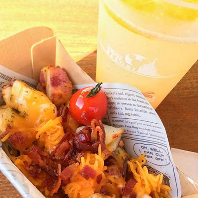 2種類のベイクドポテトを味わえる