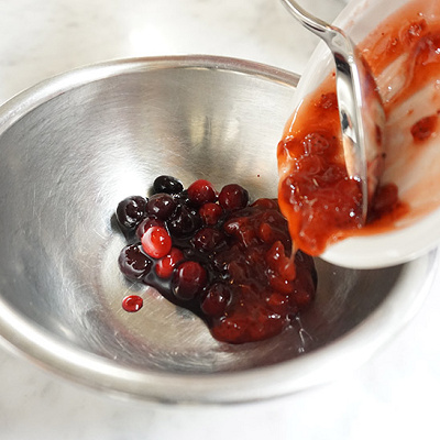 冷凍ミックスベリーを解凍する