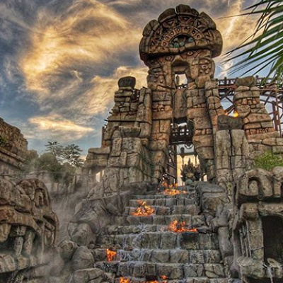 夜は雰囲気がぐっと変わる