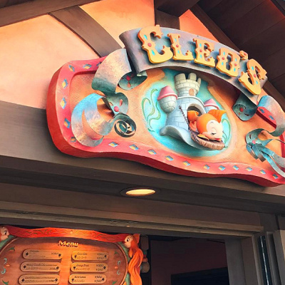 クレオの看板が目印です