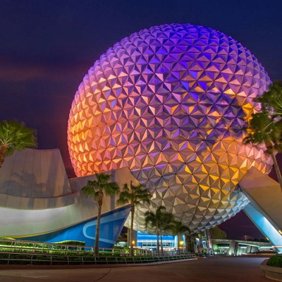 夜には未来的な雰囲気が増します☆