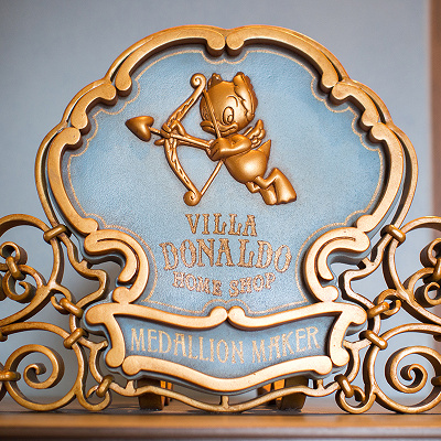 ヴィラ・ドナルド・ホームショップのメダリオンメーカーはオシャレ☆