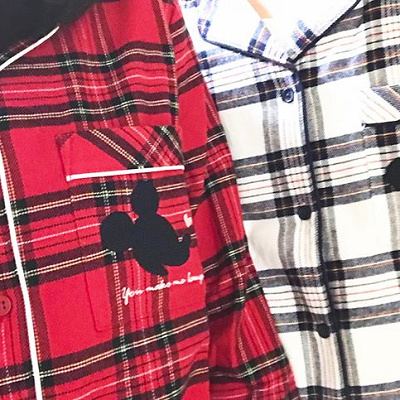 胸元のミッキーシルエットがポイント！