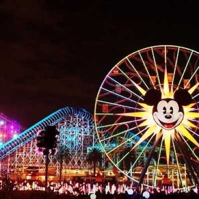 夜景もとっても綺麗！ワールドオブカラーの噴水ショーも必見