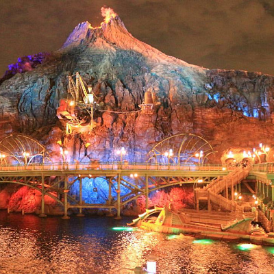 下に降りる階段がレストランへの入り口です！