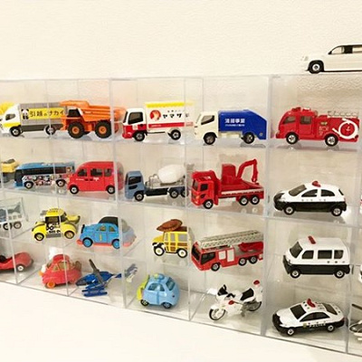 360度から眺められる透明ケースはコレクター垂涎の品。