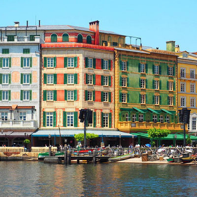 船がたくさん並んでいるので近くに行って眺めるのも楽しいですよ♪