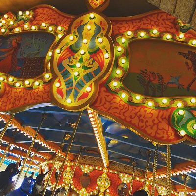 キャラバンカルーセルにも隠れミッキーがいる