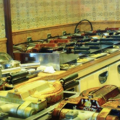 ワッフルメーカーからアンティークな雰囲気が漂っています