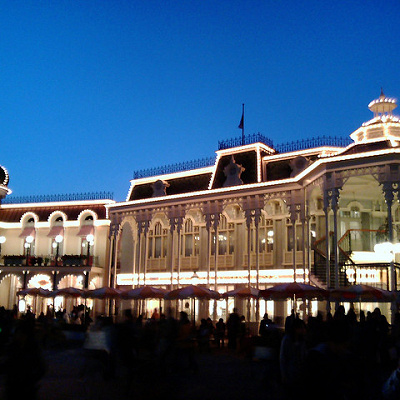 東京ディズニーランドには訪れてみたいショーレストランが2店舗も