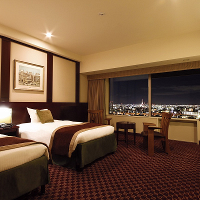 タワーグランデフロアの客室と夜景