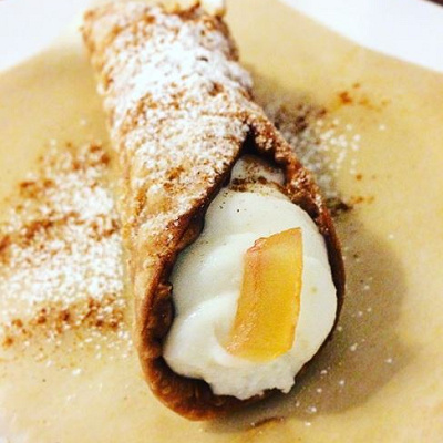 イタリアの伝統菓子カンノーロ