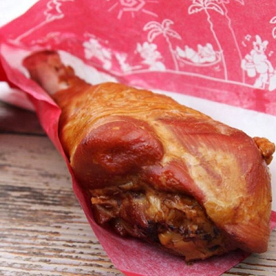 ワゴン買えるフードの定番、ターキーレッグ