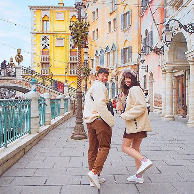 振り向きポーズ