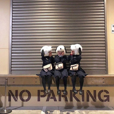 ツートンカラーで揃えた制服×ぬいぐるみハットコーデ