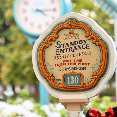 人気アトラクションの待ち時間