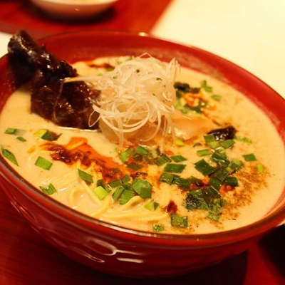 胡桃の坦々麺 中国味噌焼きスペアリブ添え