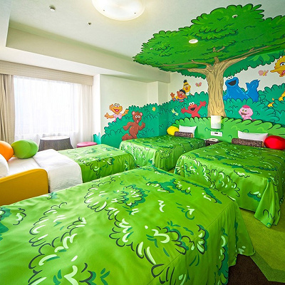 「ホテル開業20周年記念　ユニバーサル・セサミストリート・デザイン・フロア＆ルームへようこそ！」