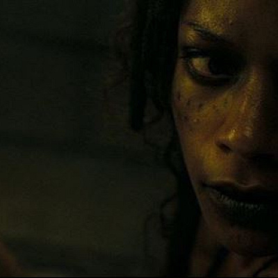 ナゾの美女の正体は？