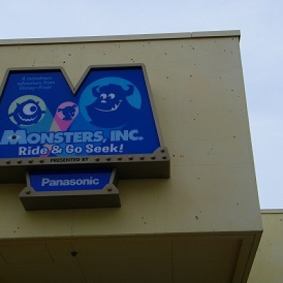 この看板を見ると、すぐに乗りたくなりますね！