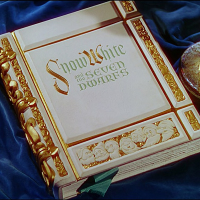 『白雪姫』の原作が収録されているのはどっち？