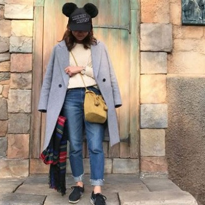 白ニット×チェスターコート