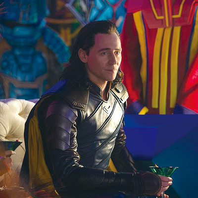 演じているトム・ヒドルストンとは？