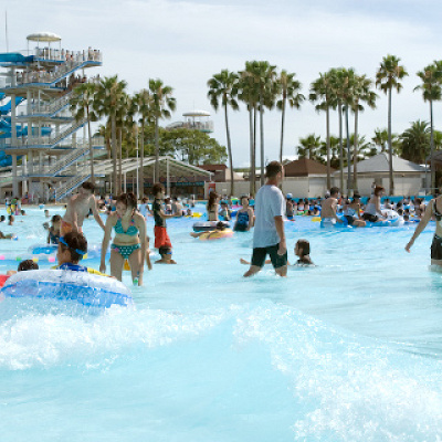 多種多様なプール・スライダー