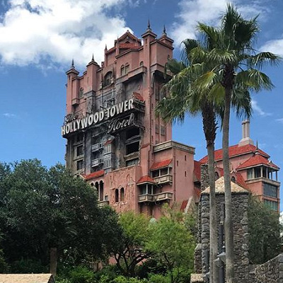 世界一怖い？！ハリウッドタワーホテルの外観