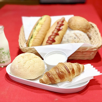 牧場グルメ・焼き立てパンが食べられる